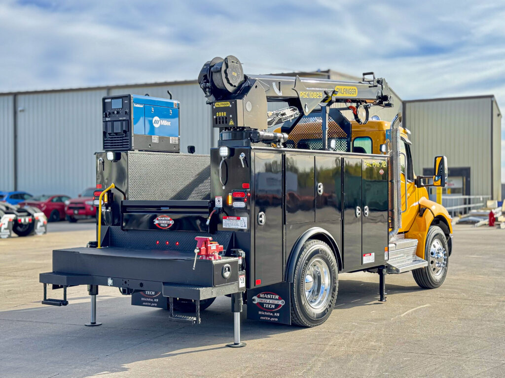 Palfinger Service Body's can be equipped with a heavy duty crane for lifting any load your flee needs.