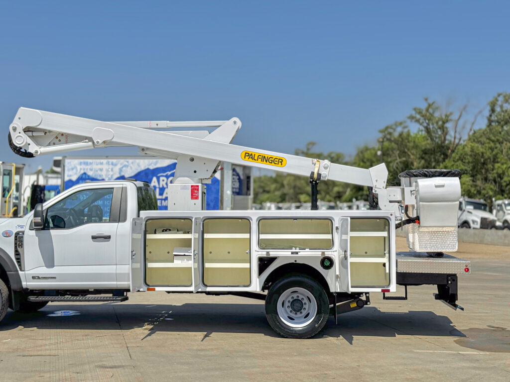 Bring every Tool you need in the Palfinger Aerial Body by MTTE in the Midwest.